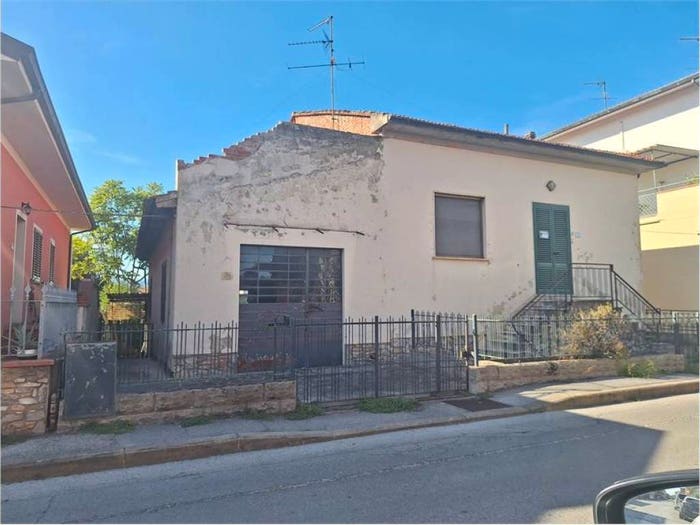 Casa con 6 locali in vendita in Via Risorgimento, Centro, Monsummano Terme