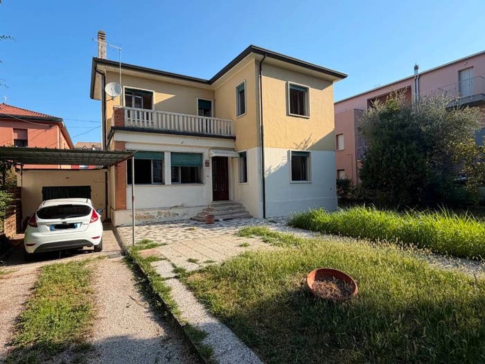 Casa con 6 locali in vendita in Eden Tribunale, Treviso