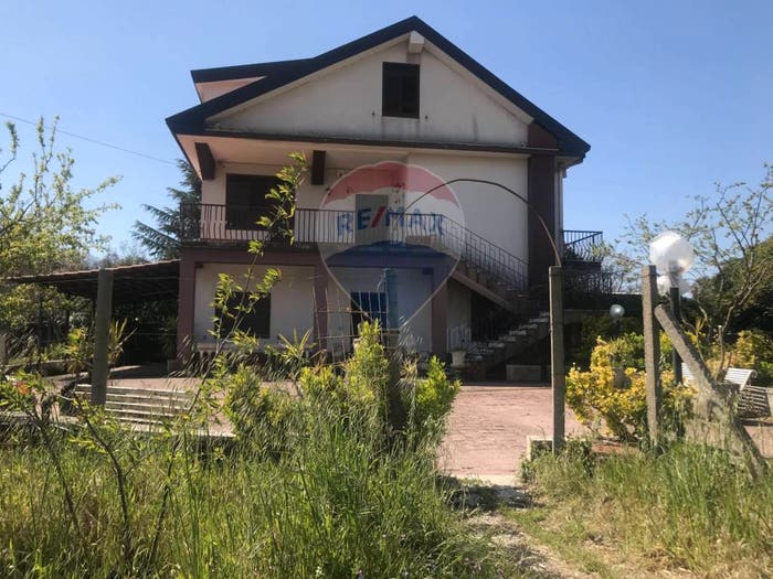 Casa con 6 locali in vendita in via Mattia Preti, Centro, Pedara