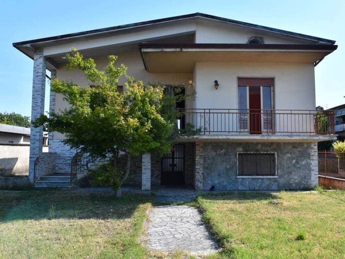 Casa quadrilocale in vendita in Via Vittorio Veneto, Centro, Verolavecchia