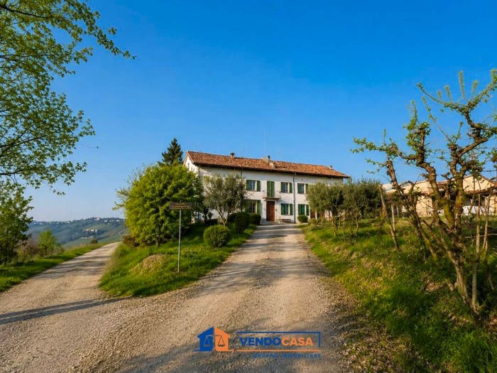 Casa con 6 locali in vendita in Strada Bricco, Nizza Monferrato