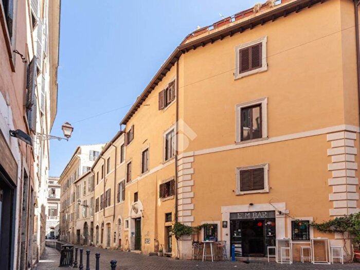 Appartamento bilocale in vendita in Via del Monte della Farina, Largo Argentina, Roma