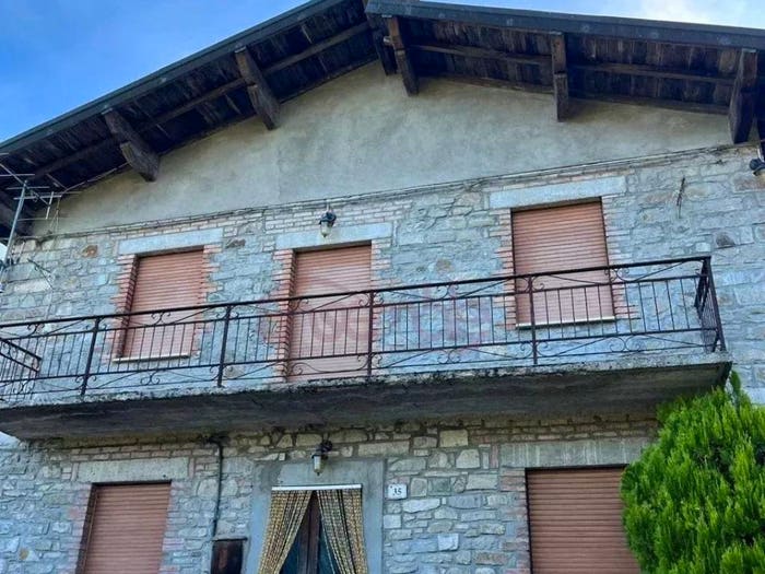Casa quadrilocale in vendita in Strada del Groppo Sovrano, Monchio delle Corti