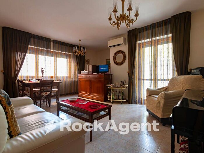 Appartamento quadrilocale in vendita in Via Giuseppe Rito, Sala, Catanzaro