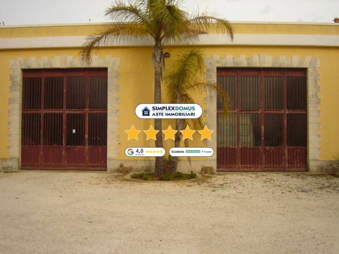 Appartamento con 6 locali in vendita in Via Umberto I, Collepasso
