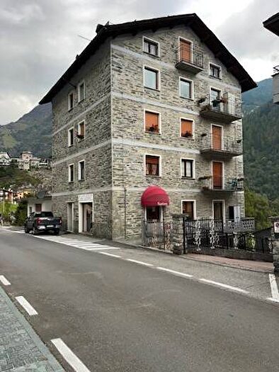 Appartamento trilocale in vendita in Via Nicolò Rusca, Centro, Chiesa in Valmalenco