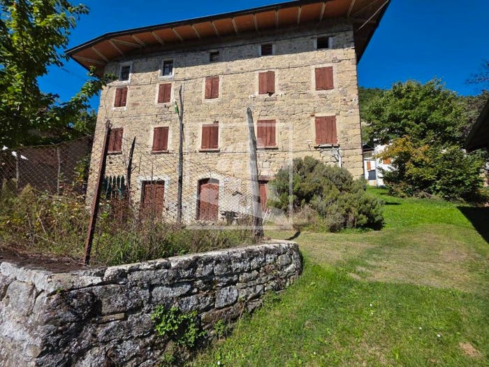 Appartamento con 5 locali in vendita in Via Iatica, Carpineti