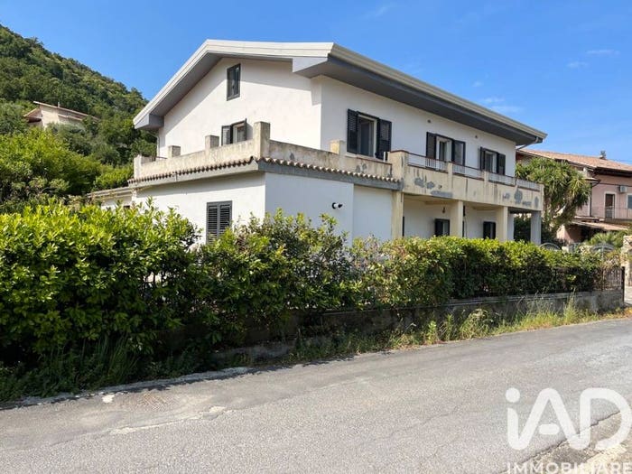 Casa con 6 locali in vendita in Localit  Duca, Centro, Fiumefreddo Bruzio