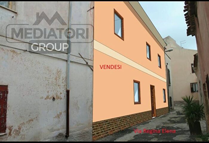 Casa con 5 locali in vendita in Via Regina Elena, Ploaghe