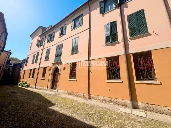 Appartamento trilocale in vendita in Vicolo Mozzo Torcicoda, Centro Storico, Ferrara