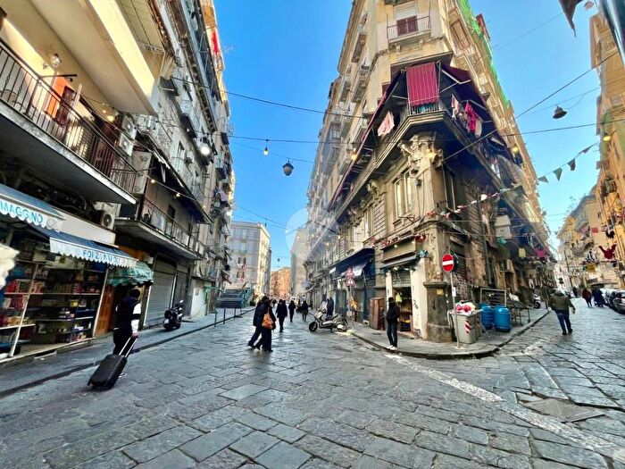 Appartamento trilocale in vendita in Vico Nuovo Pace, Tribunali, Napoli