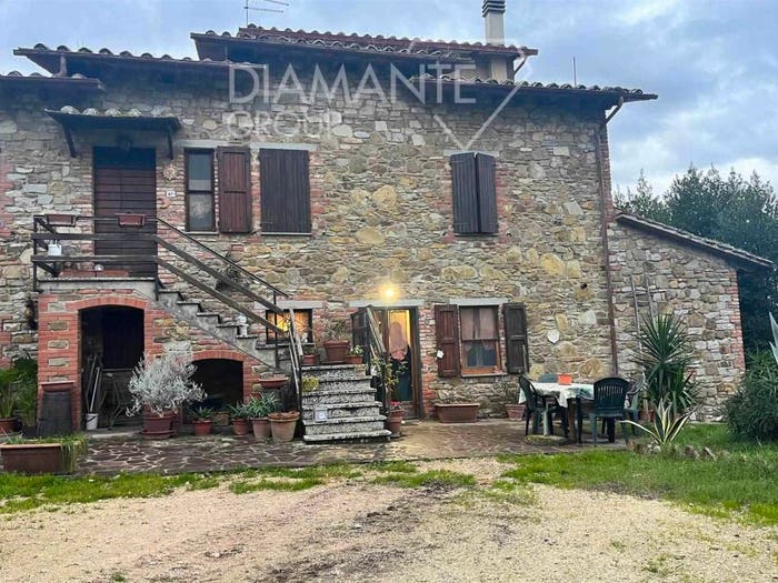 Casa con 6 locali in vendita in Centro, Paciano