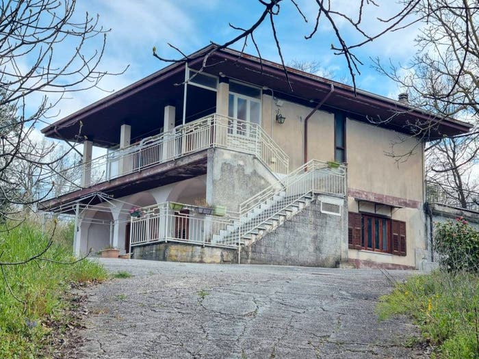 Casa con 5 locali in vendita in Via Appia, San Potito Ultra
