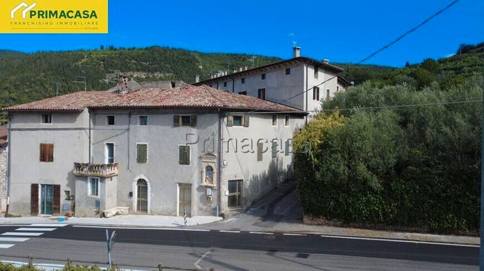 Casa con 5 locali in vendita in via casetta, Centro, Fumane