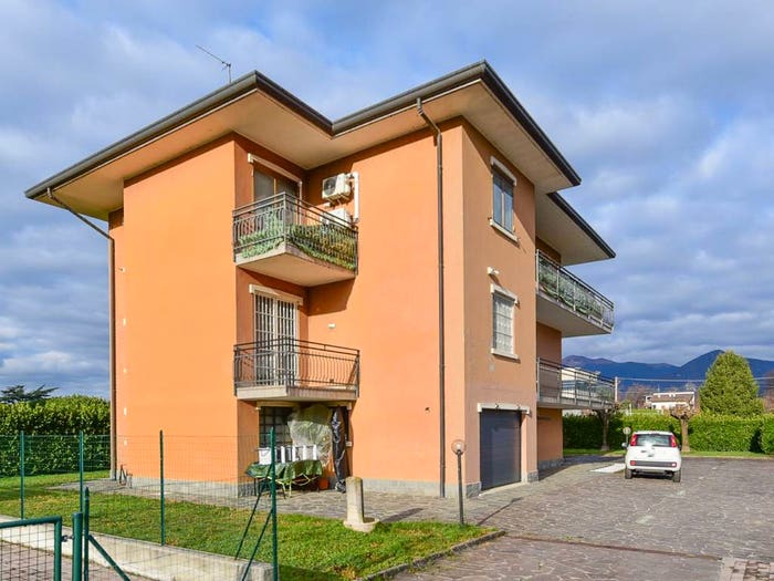 Appartamento trilocale in vendita in Via Resegone, Rogeno