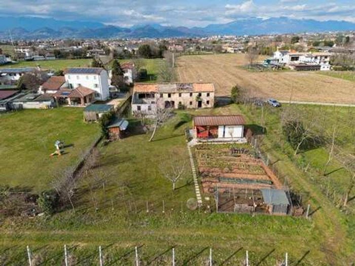 Casa con 5 locali in vendita in Via Corone, Centro, Montebelluna