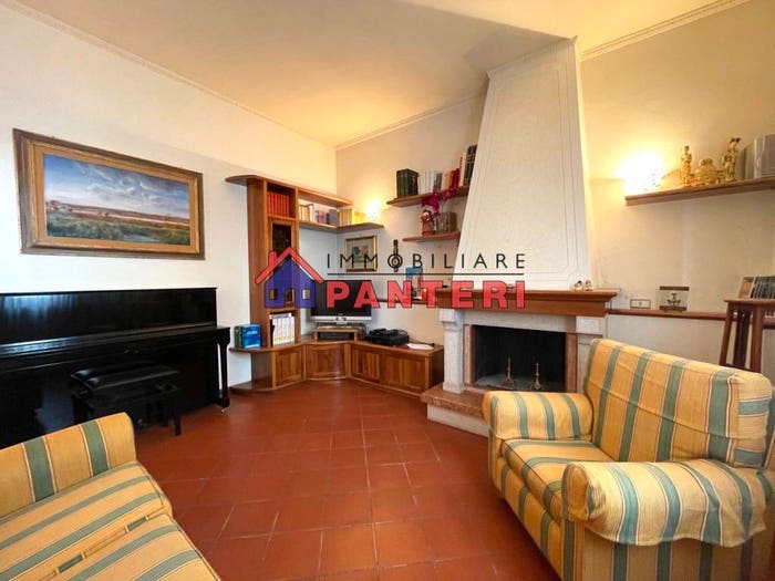 Casa con 6 locali in vendita in Via Aprile, Centro, Pescia