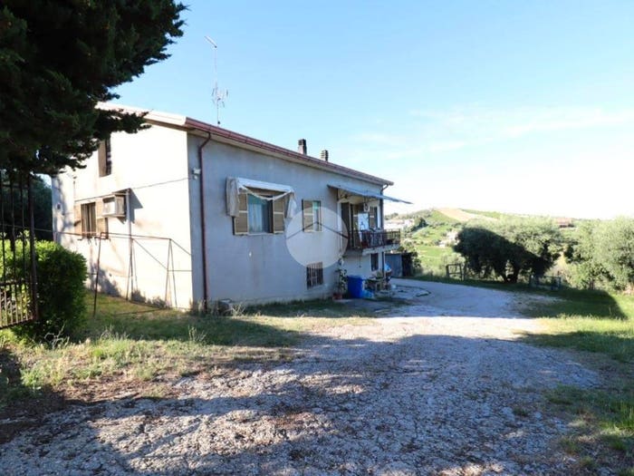 Casa quadrilocale in vendita in Traversa Moruzzi, Giulianova