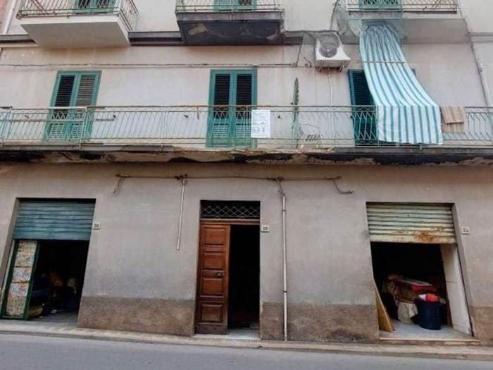 Appartamento quadrilocale in vendita in Via Trento Brolo ME Italia, Brolo