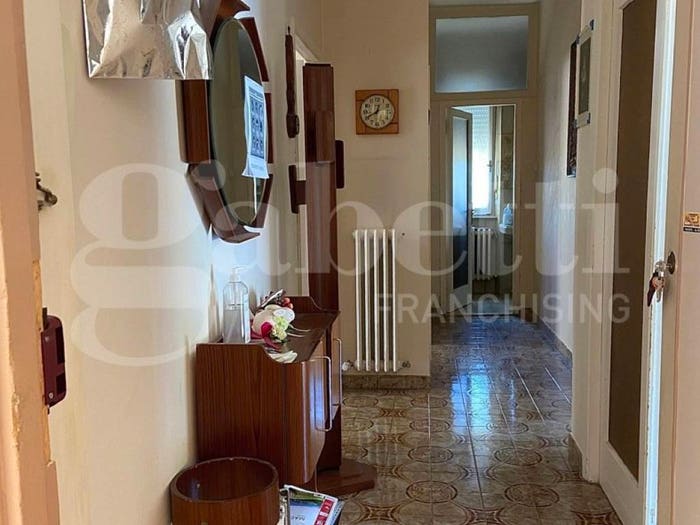 Appartamento con 5 locali in vendita in Via Ercole Rosa, Centro, Macerata