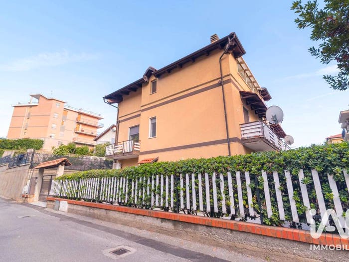 Appartamento trilocale in vendita in Via Langhe, Centro, Ceriale
