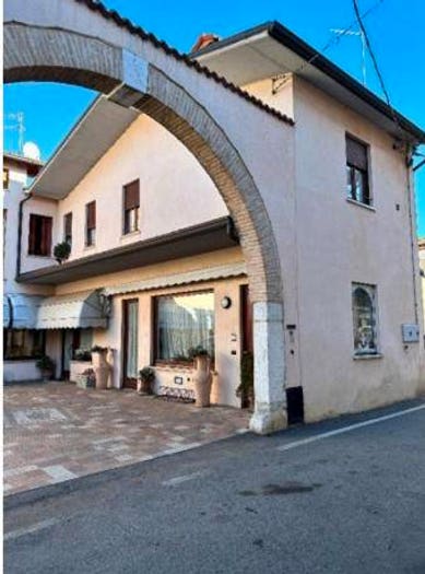Casa quadrilocale in vendita in Via Benedetto Croce, Centro, Chiuppano