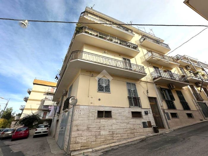 Appartamento trilocale in vendita in Via Generale Cantore, Centro, Canosa di Puglia