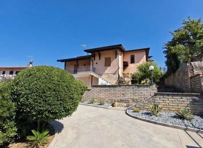 Casa quadrilocale in vendita in Via Colle Antico, Centro, Ceccano