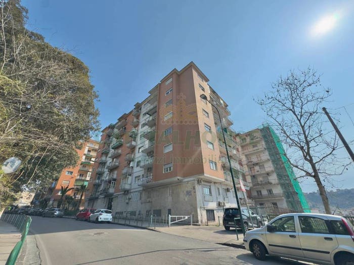Appartamento trilocale in vendita in Via Terracina, Fuorigrotta, Napoli