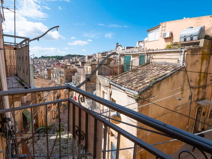 Casa trilocale in vendita in Via Giuseppico, Centro, Caltagirone