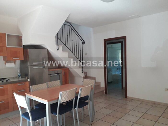 Casa quadrilocale in vendita in Urbino