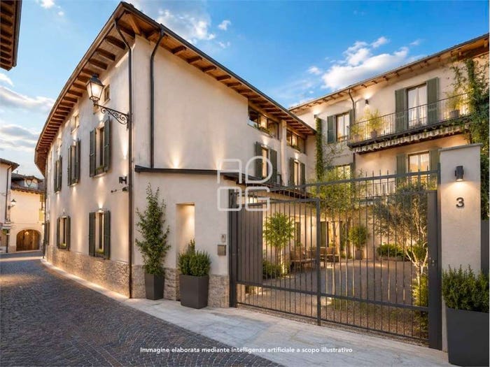 Casa con 6 locali in vendita in Piazza Aldo Moro, Solarolo, Manerba del Garda