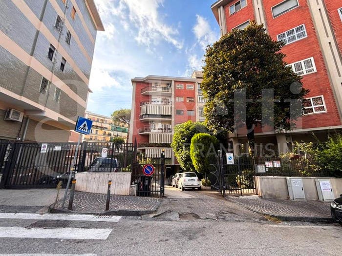 Appartamento quadrilocale in vendita in Via Edoardo Nicolardi, Colli Aminei Capodimonte, Napoli