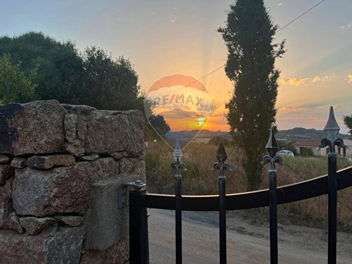 Casa con 7 locali in vendita in Lu Colbu, Trinità d'Agultu e Vignola