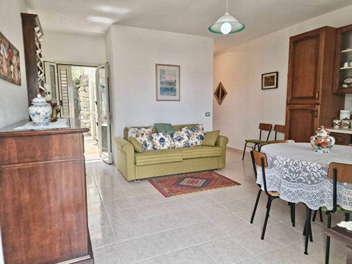 Casa bilocale in vendita in Via Sebastiano Ledda, Monti
