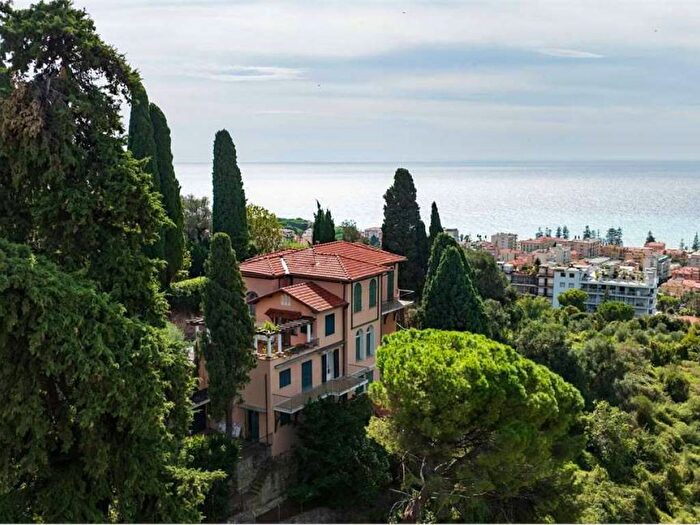 Casa con 6 locali in vendita in Via Dei Colli, Via Romana, Bordighera