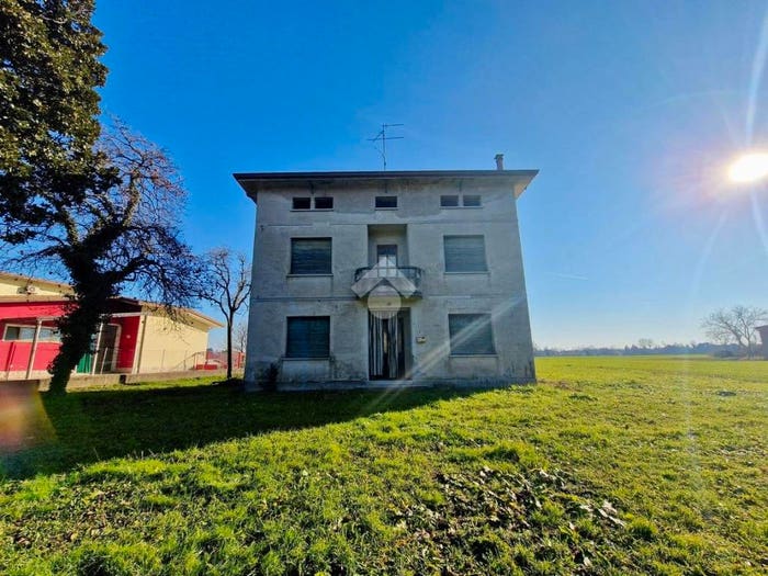 Casa quadrilocale in vendita in Via Piave, Centro, Azzano Decimo