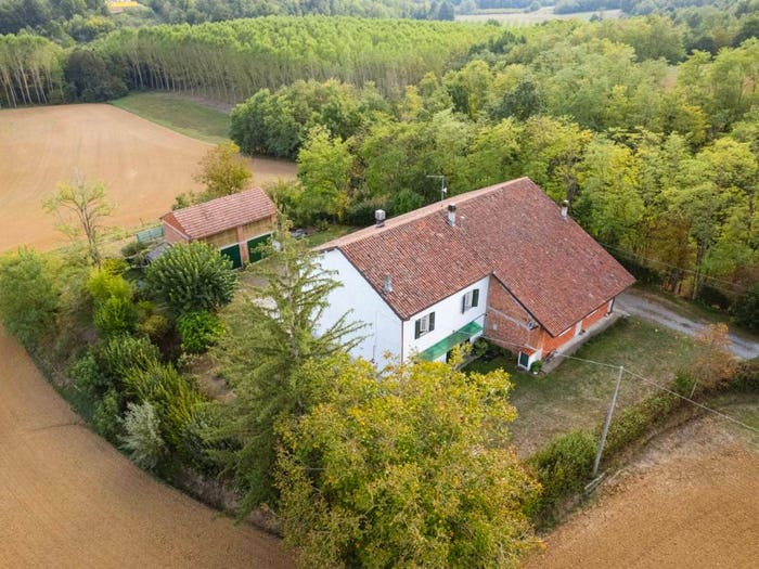 Casa con 6 locali in vendita in Incisa Scapaccino