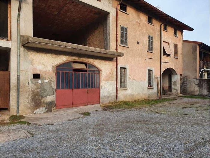 Casa con 6 locali in vendita in Via Trieste, Fenegrò
