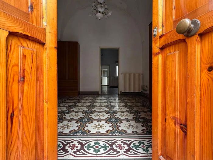 Casa con 6 locali in vendita in Via Gondar, Centro, Parabita