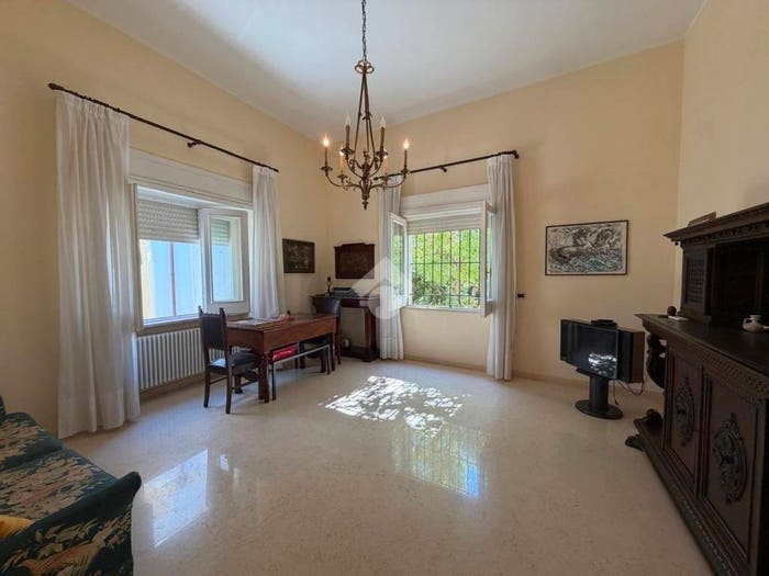 Casa con 6 locali in vendita in Via Rodolfo D'Ambrosio, Centro, Taviano