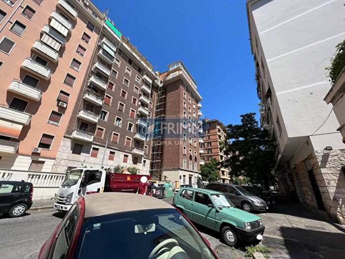 Appartamento quadrilocale in vendita in Via Vetulonia, San Giovanni, Roma