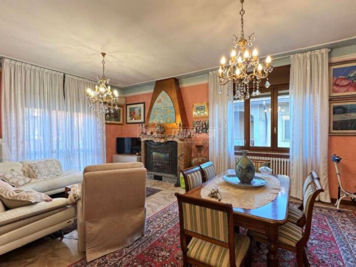 Casa trilocale in vendita in Via Lago D'Orta, Città Bassa Laghi, Lodi