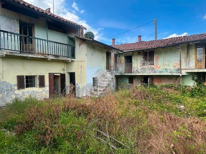 Casa con 6 locali in vendita in via aie basse, Centro, Busca