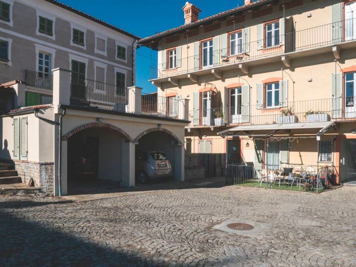 Appartamento trilocale in vendita in Via Vittorio Emanuele, Centro, La Morra