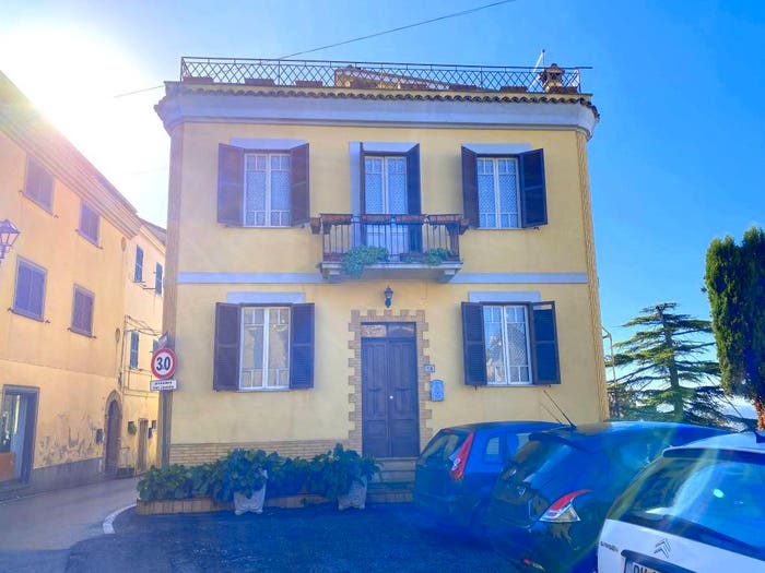 Casa quadrilocale in vendita in Piazza Giuseppe Garibaldi, Centro, Forano