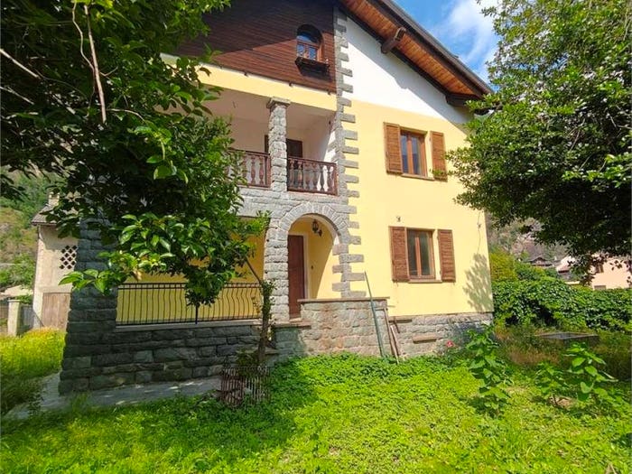 Casa con 6 locali in vendita in Frazione, Centro, Arnad