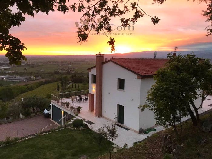 Casa con 5 locali in vendita in Centro, Sarego