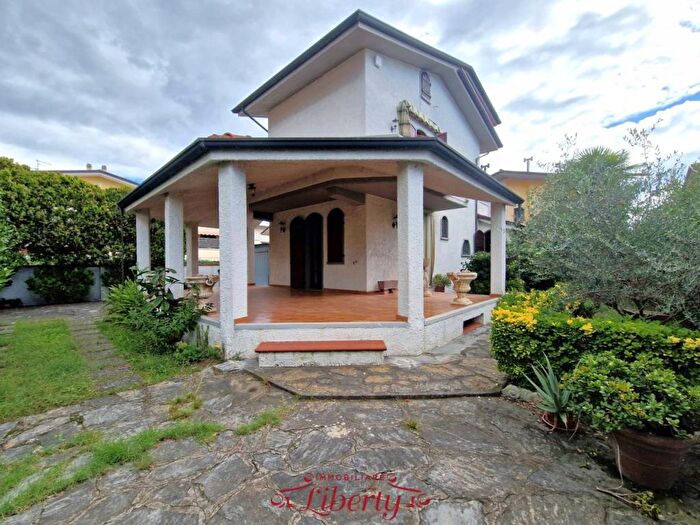 Casa con 6 locali in vendita in Via Tosca, Torre del Lago, Viareggio