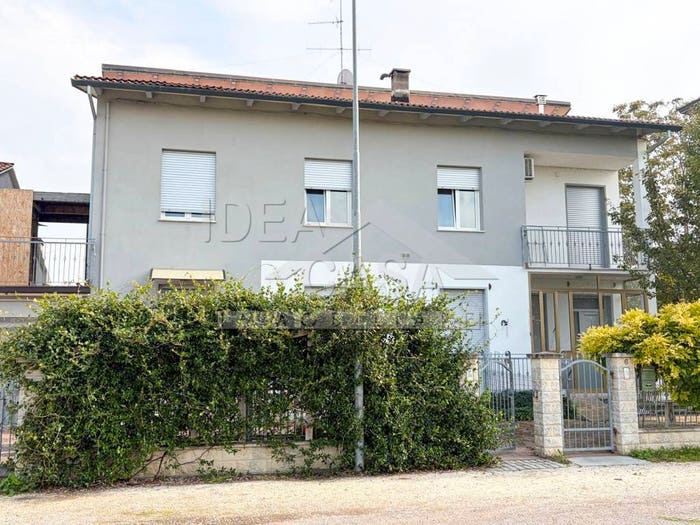 Appartamento con 6 locali in vendita in Via Valdisole, Fossa, Concordia sulla Secchia